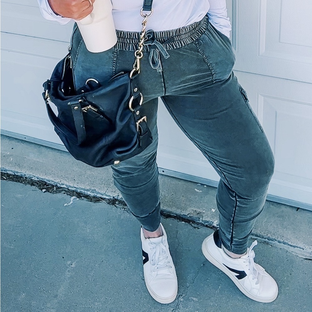 Sundance Joggers Size Extra Small.